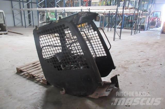Komatsu SK714 Kabinen