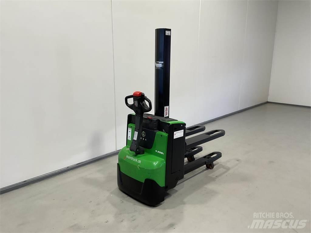 Cesab S208L Zelfrijdende stapelaars