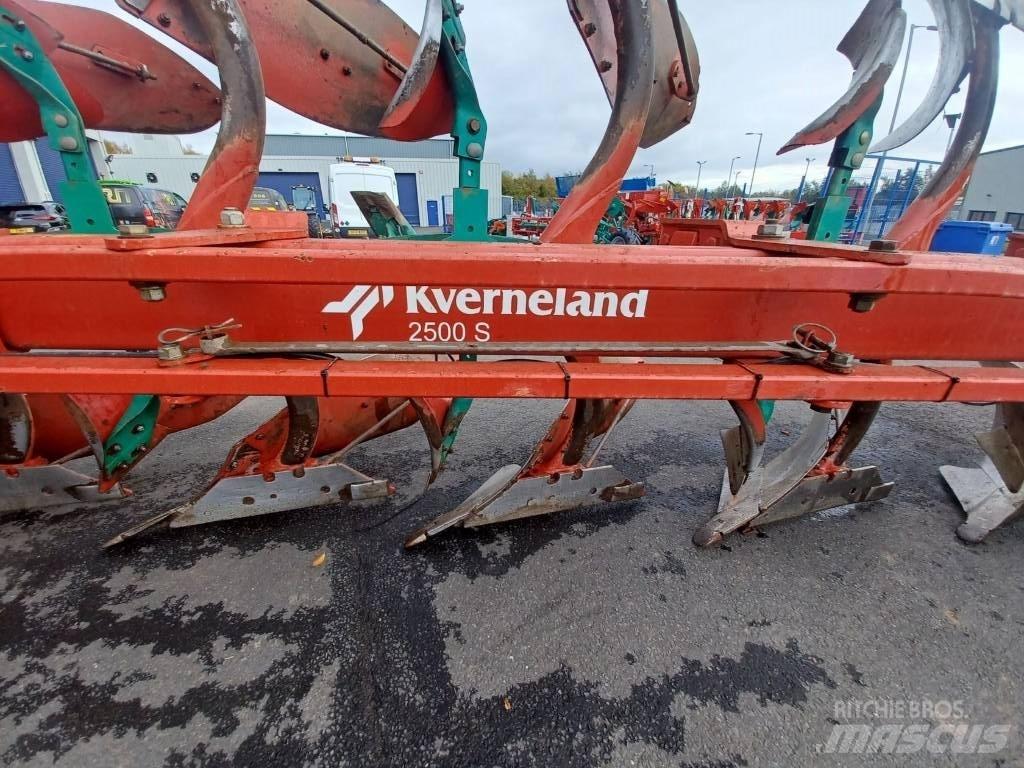 Kverneland 2500S Konventionelle Pflüge