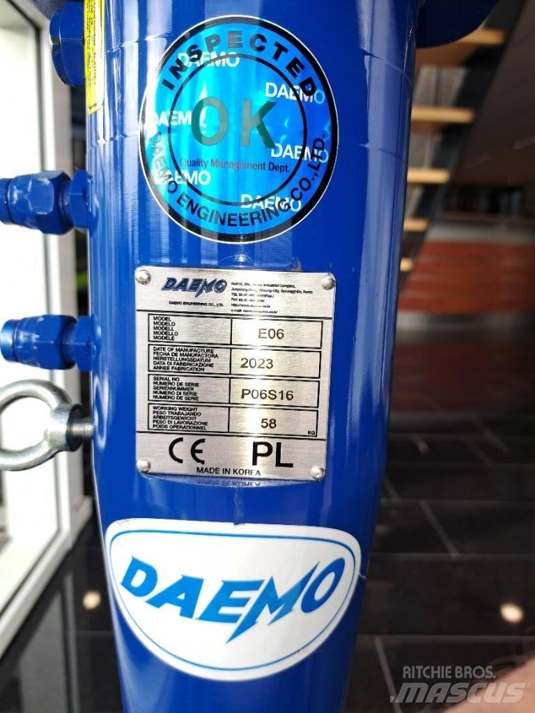 Daemo E06 with CW05 Hammer / Brecher