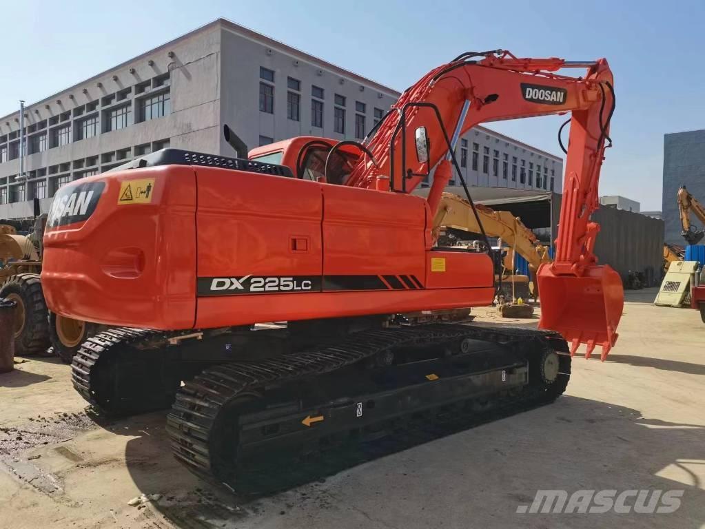 Doosan DX 225 Raupenbagger