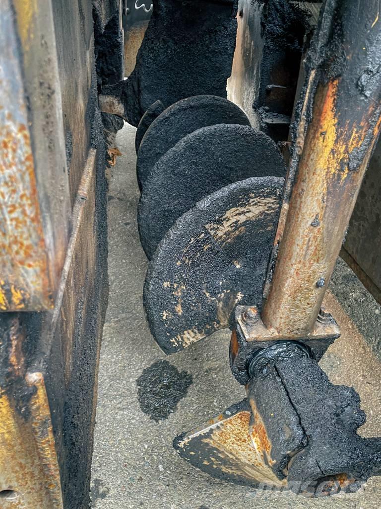 CAT AP 1055 D Strassenfertiger