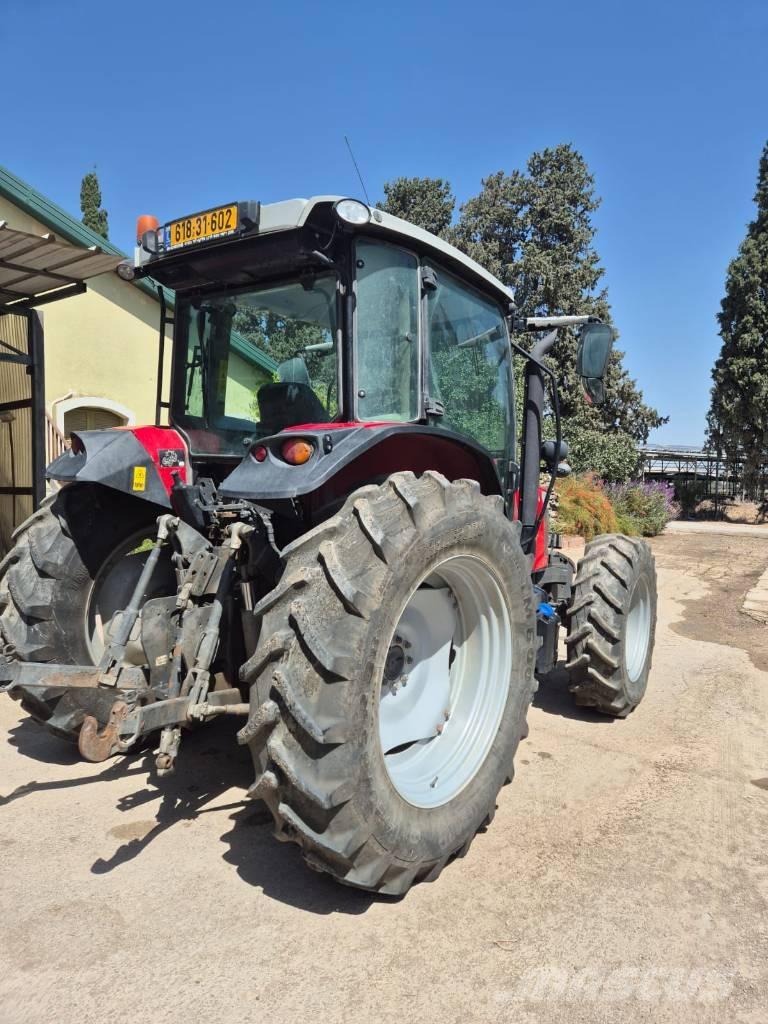 Massey Ferguson 5713 Traktoren