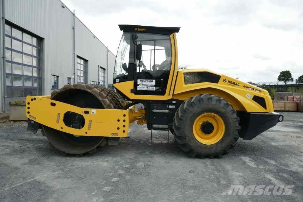 Bomag BW 213 PDH-5 Erdbauwalzen