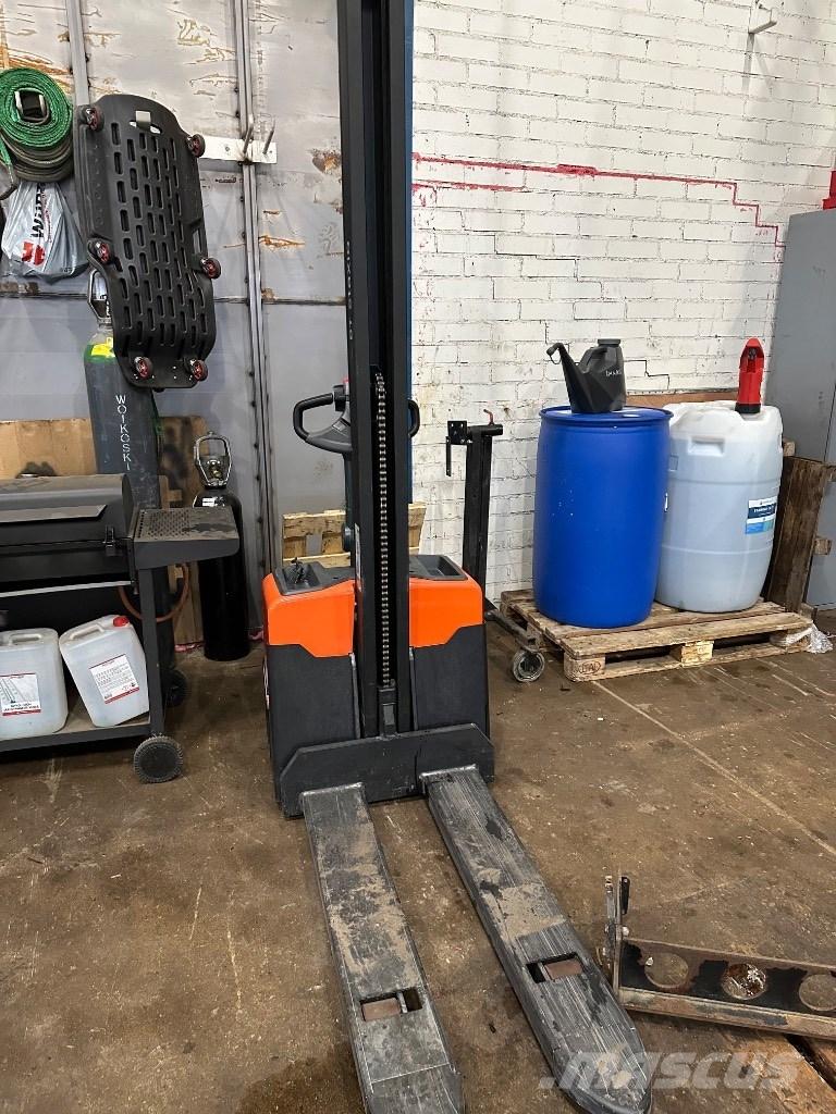 Toyota HWE 100 Deichselstapler