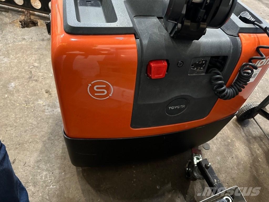 Toyota HWE 100 Deichselstapler