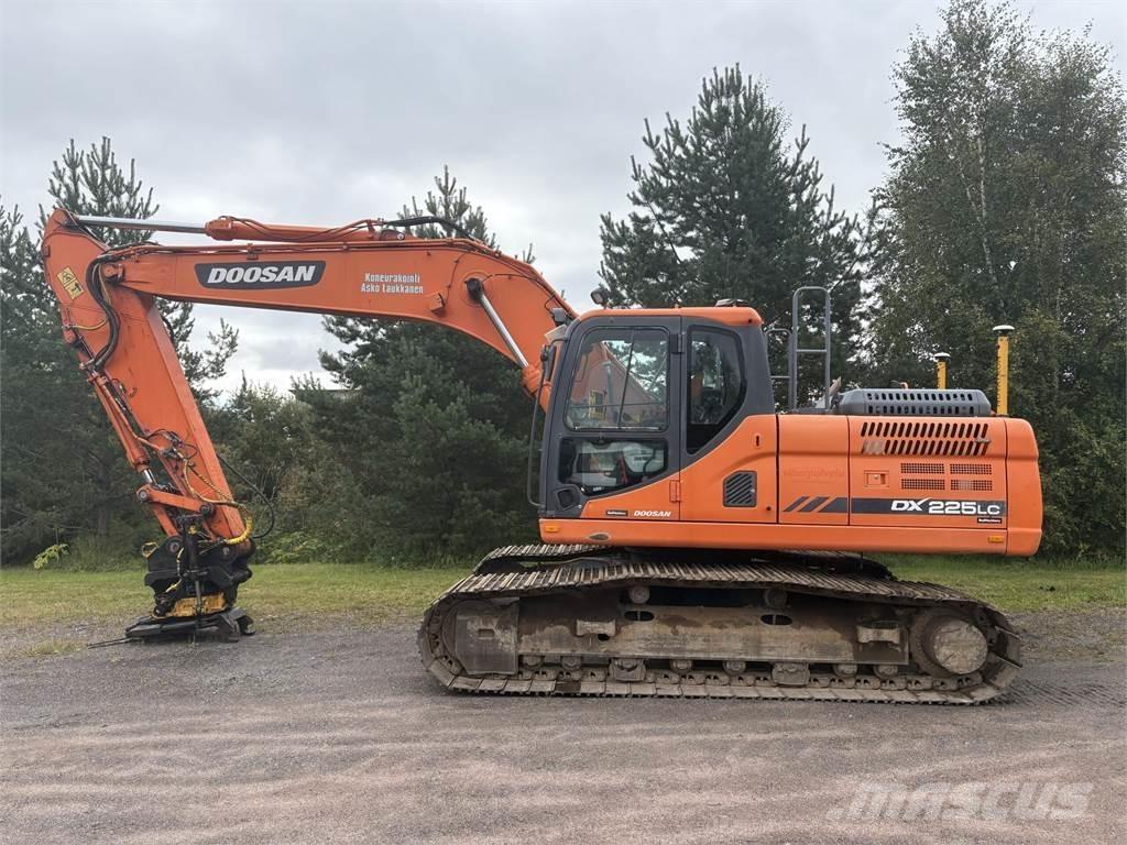 Doosan DX225LC-3 Raupenbagger