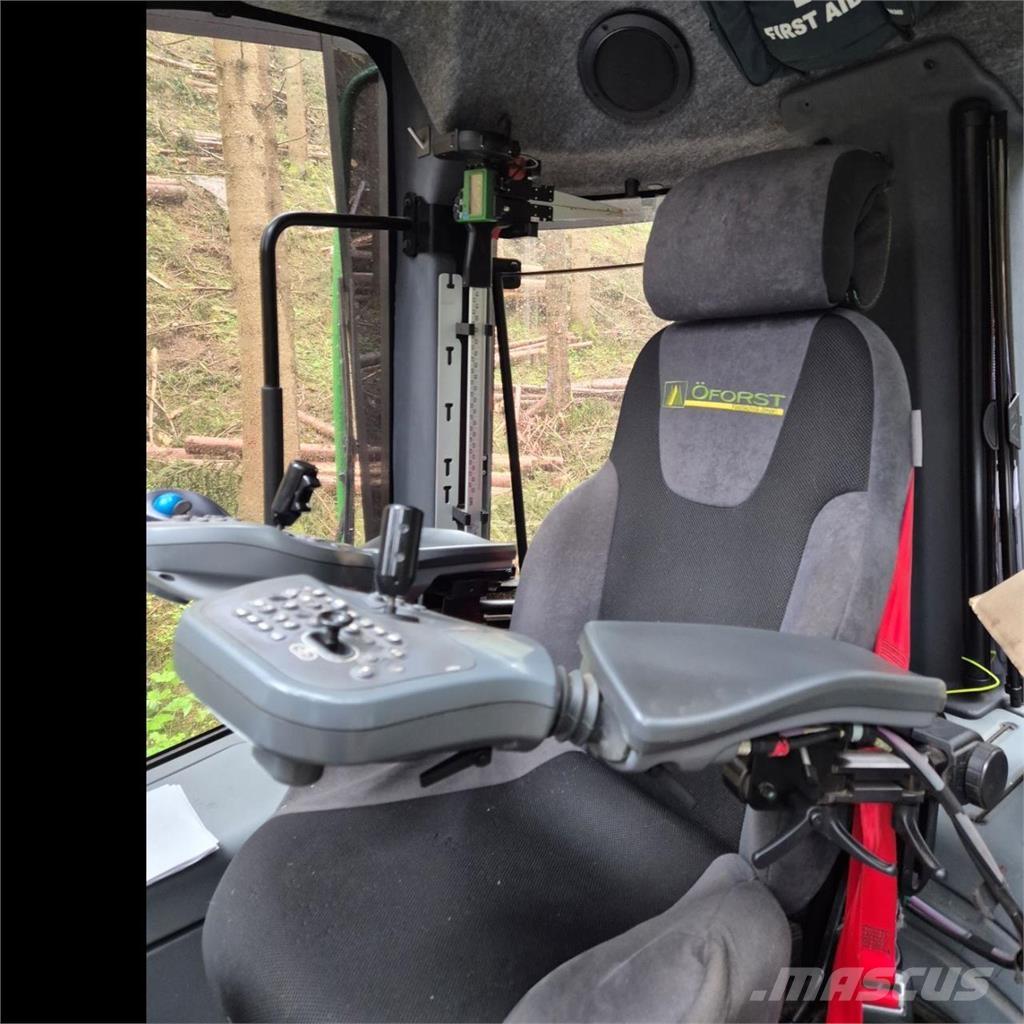 John Deere 1270 G Harvester