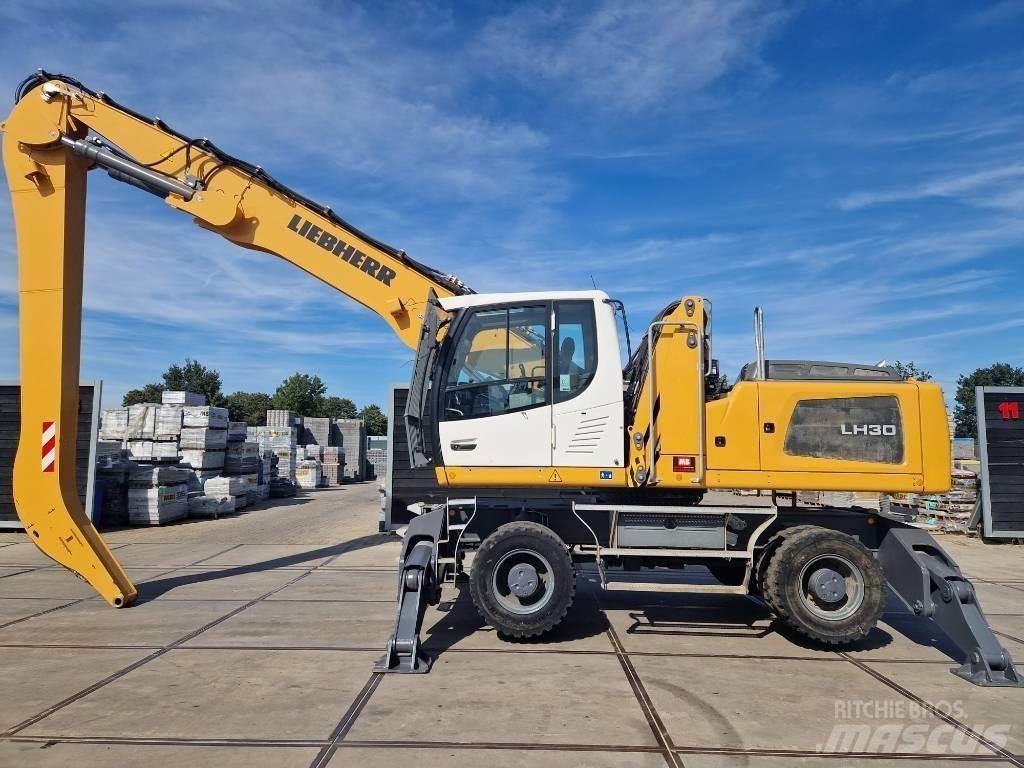 Liebherr LH 30 M Materialumschlag