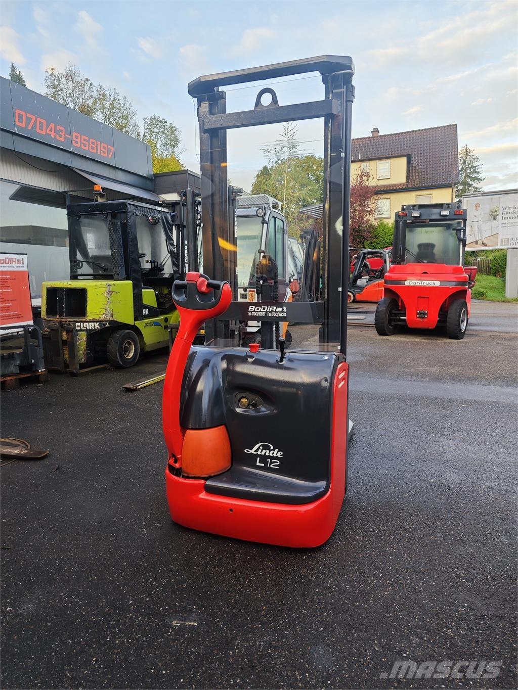 Linde L 12 Zelfrijdende stapelaars