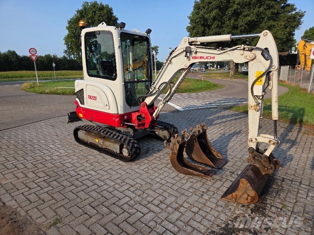 Takeuchi TB225 Minibagger < 7t