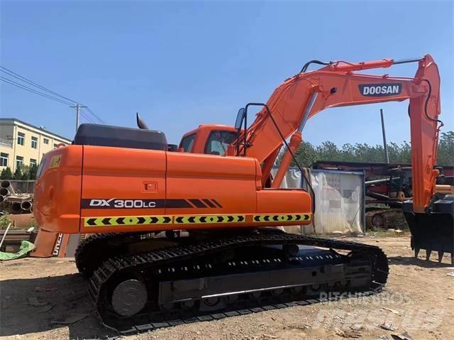 Doosan DX 300 LC Raupenbagger