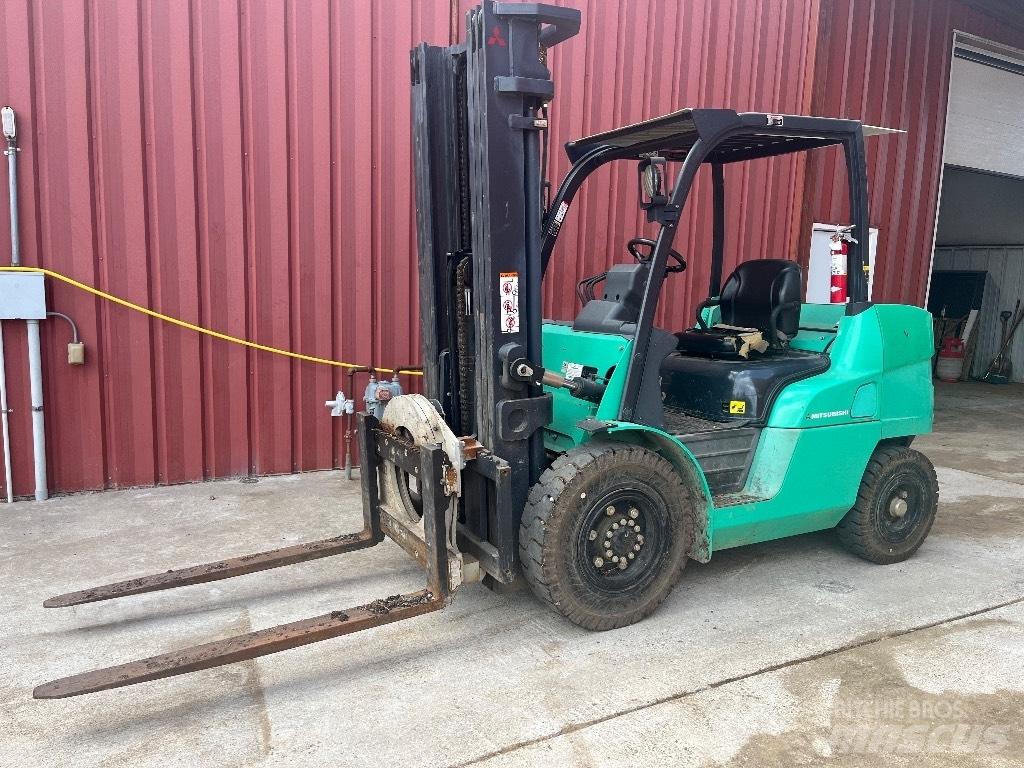Mitsubishi FD40N1 Geländestapler