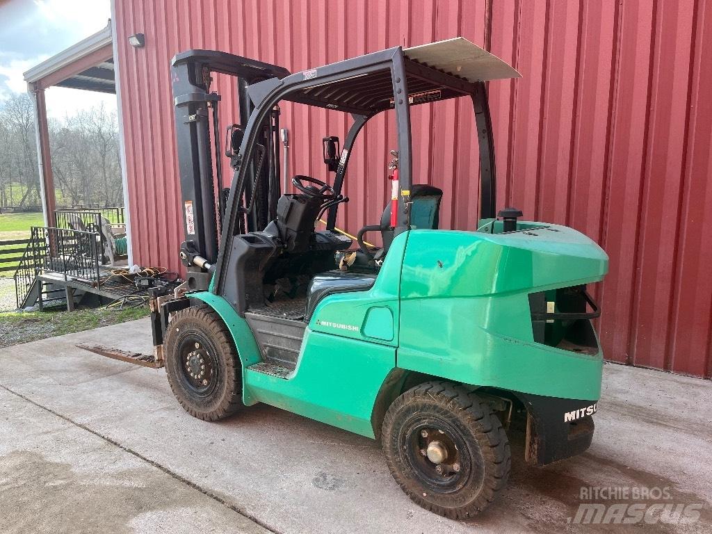 Mitsubishi FD40N1 Geländestapler