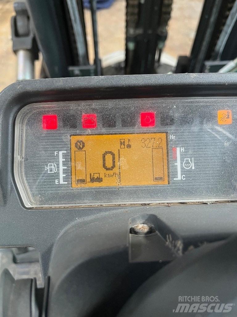 Mitsubishi FD40N1 Geländestapler