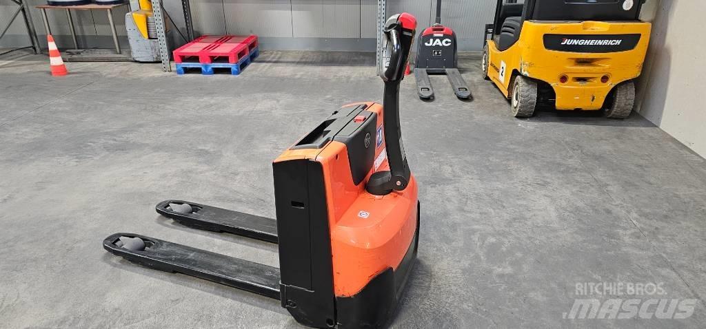 Toyota LWE 140 Niederhub-Kommissionierer