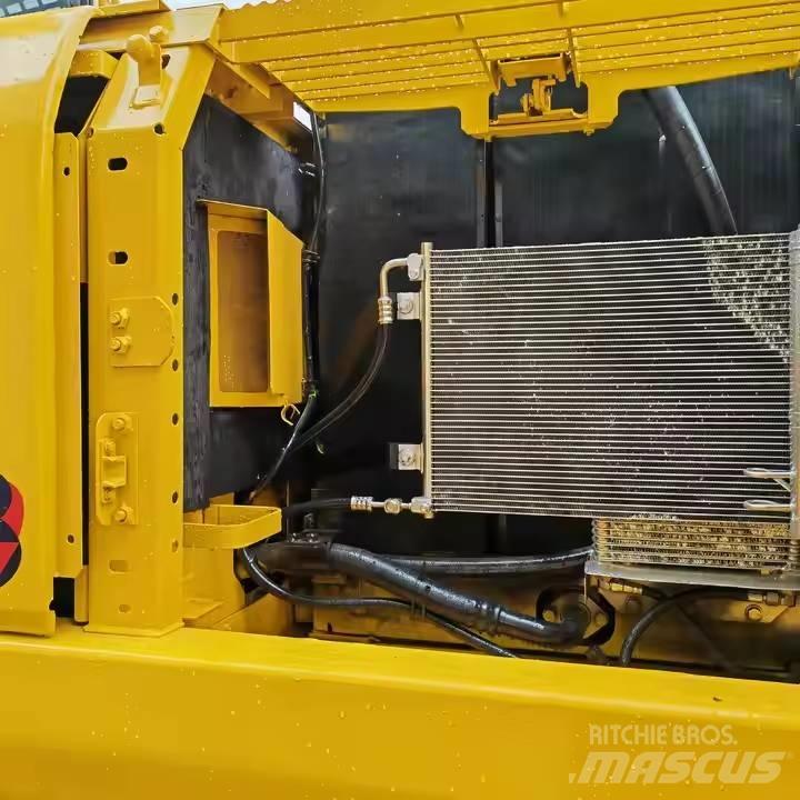 Komatsu PC220-8 Raupenbagger