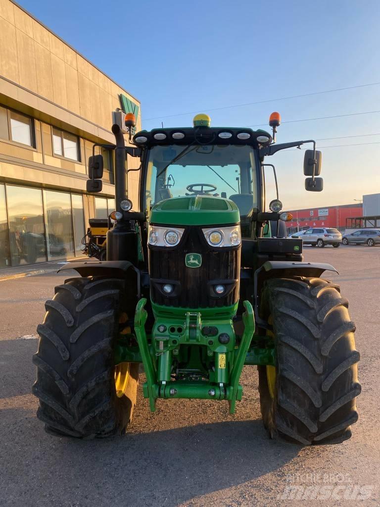 John Deere 6215 R Traktoren