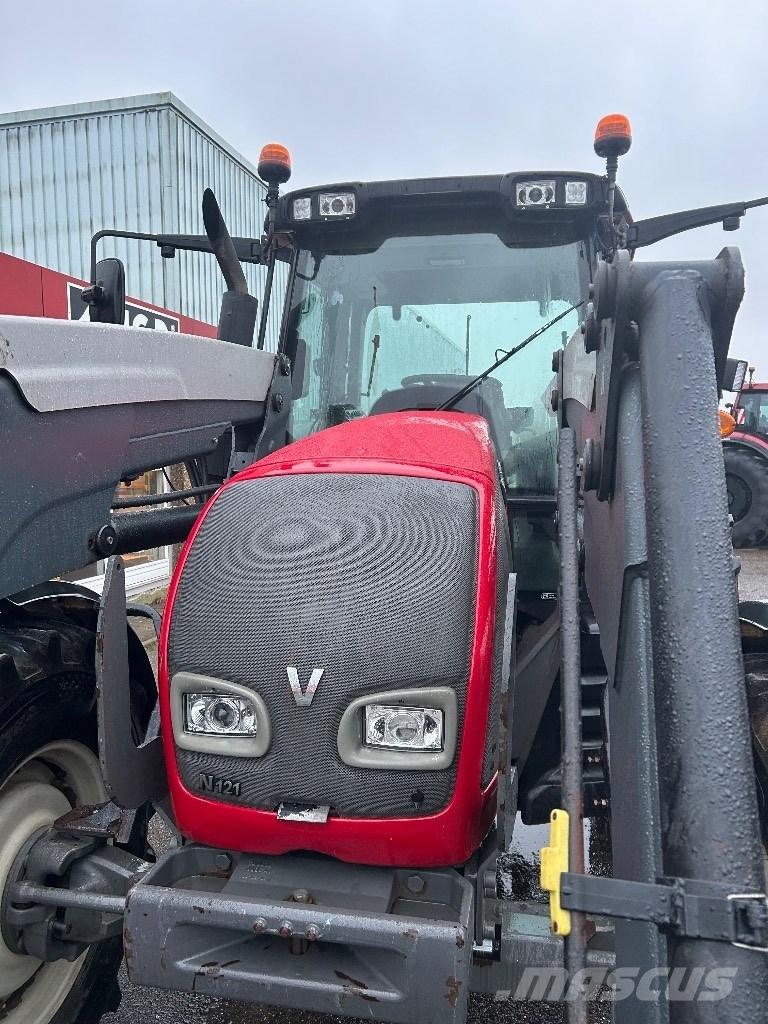 Valtra N 121 Traktoren