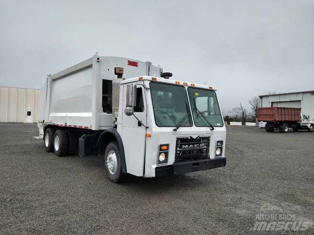 Mack LEU613 Müllwagen