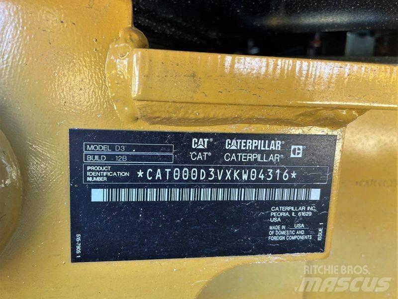 CAT D 3 Bulldozer