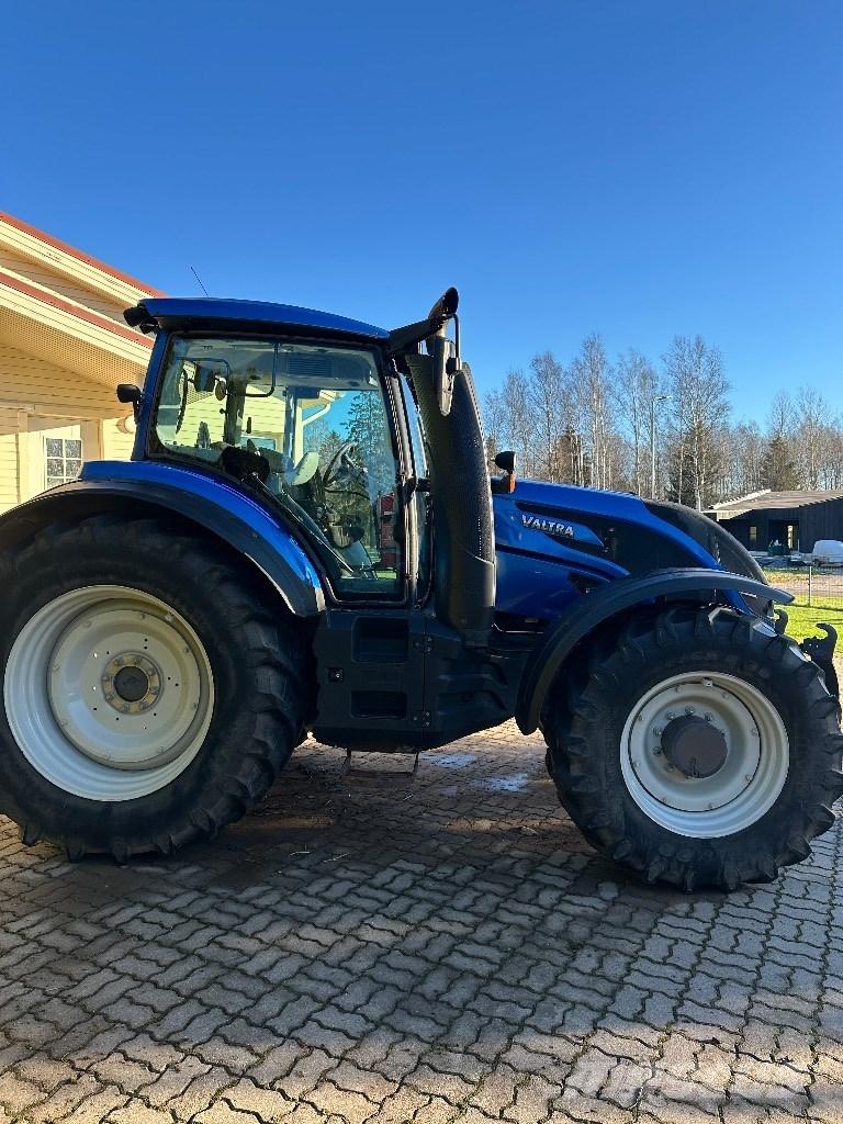 Valtra T234 VERSU Traktoren