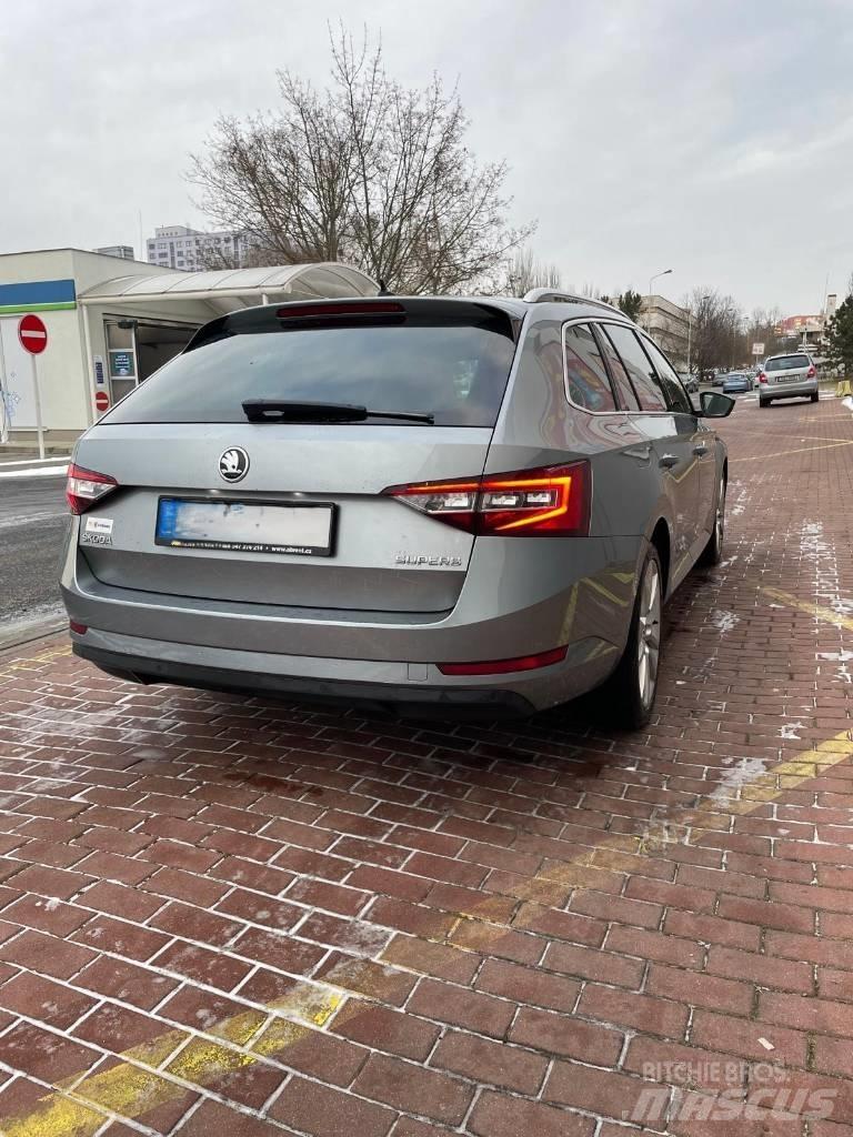 Skoda Superb PKWs