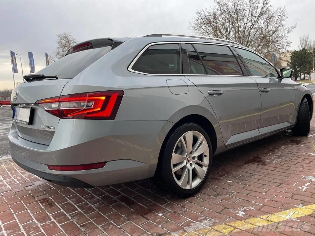 Skoda Superb PKWs