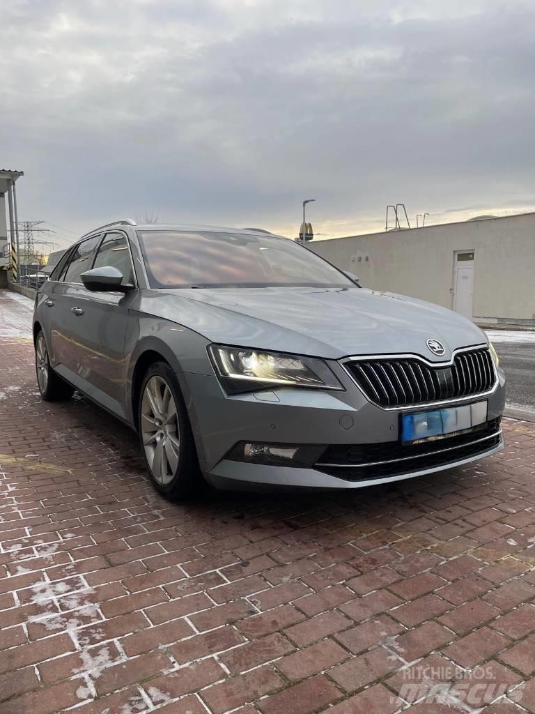Skoda Superb PKWs