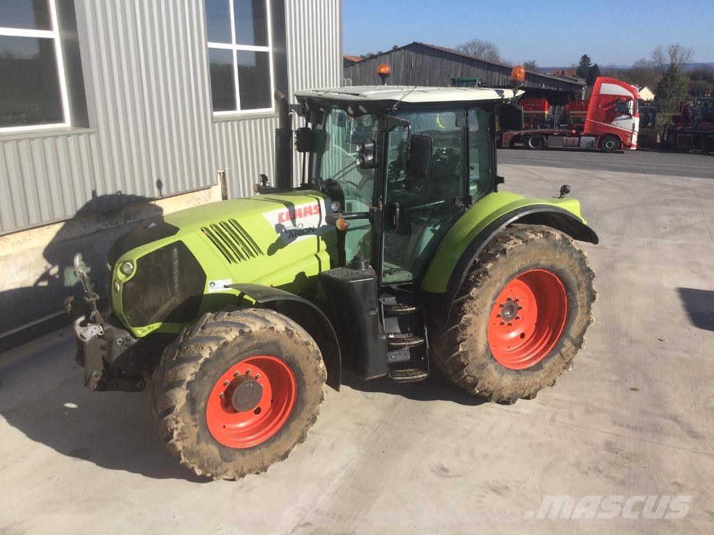 CLAAS ARION 620 Traktoren