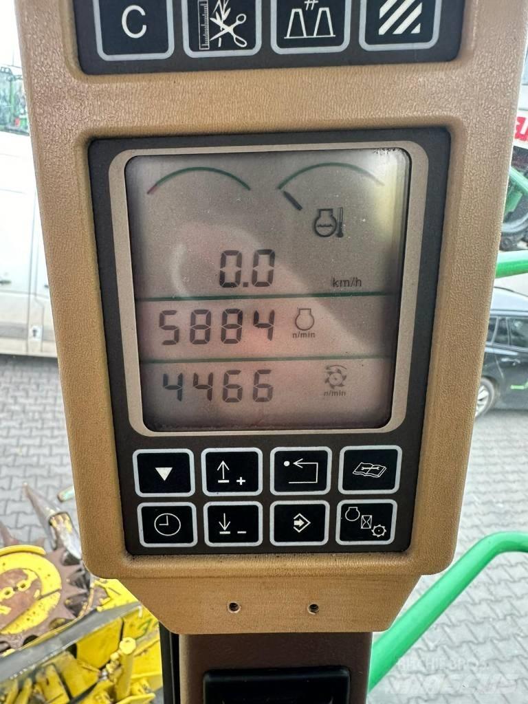John Deere 7300 Selbstfahrende Häcksler