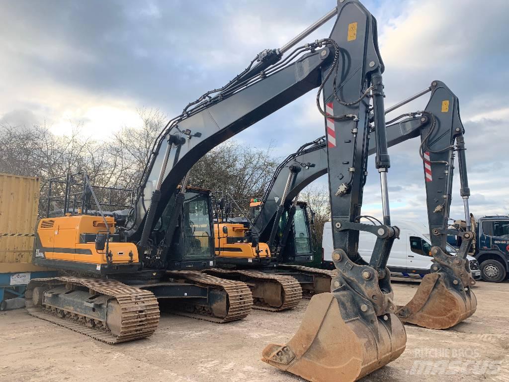 Hyundai HX220A L Raupenbagger
