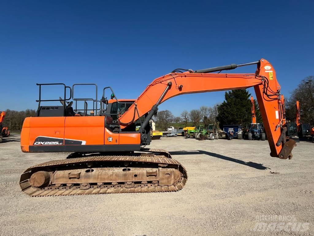 Doosan DX 225 Raupenbagger