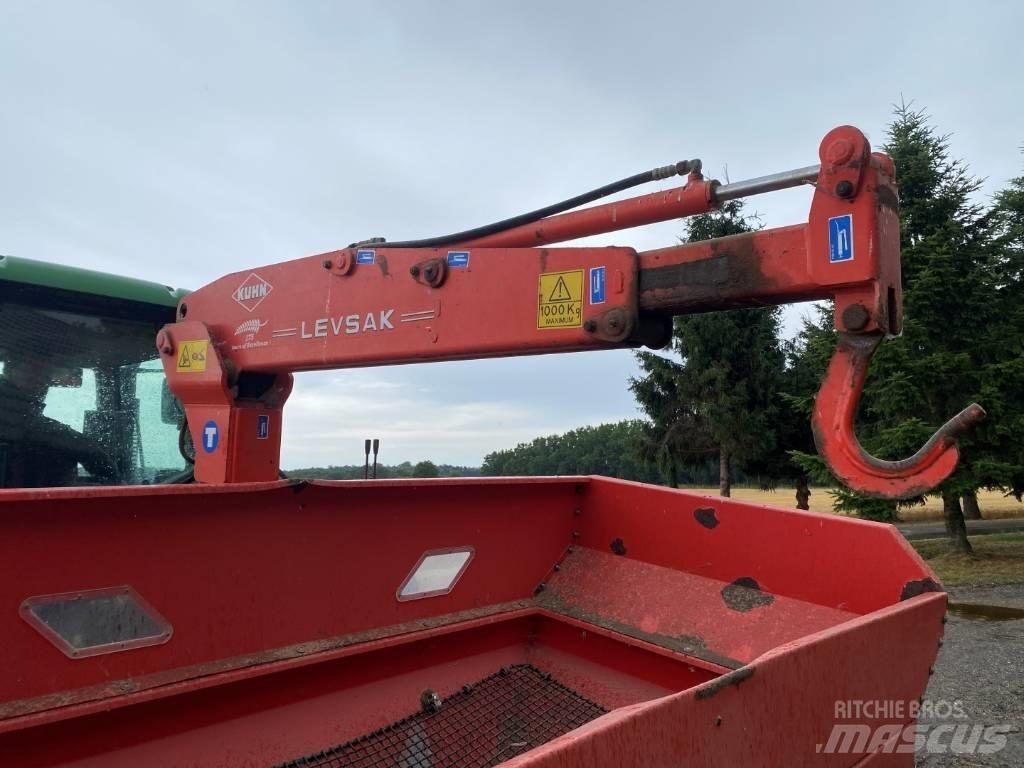 Kuhn M863 Mineraldüngerstreuer