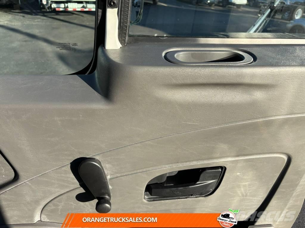 International 4300 Kofferaufbau