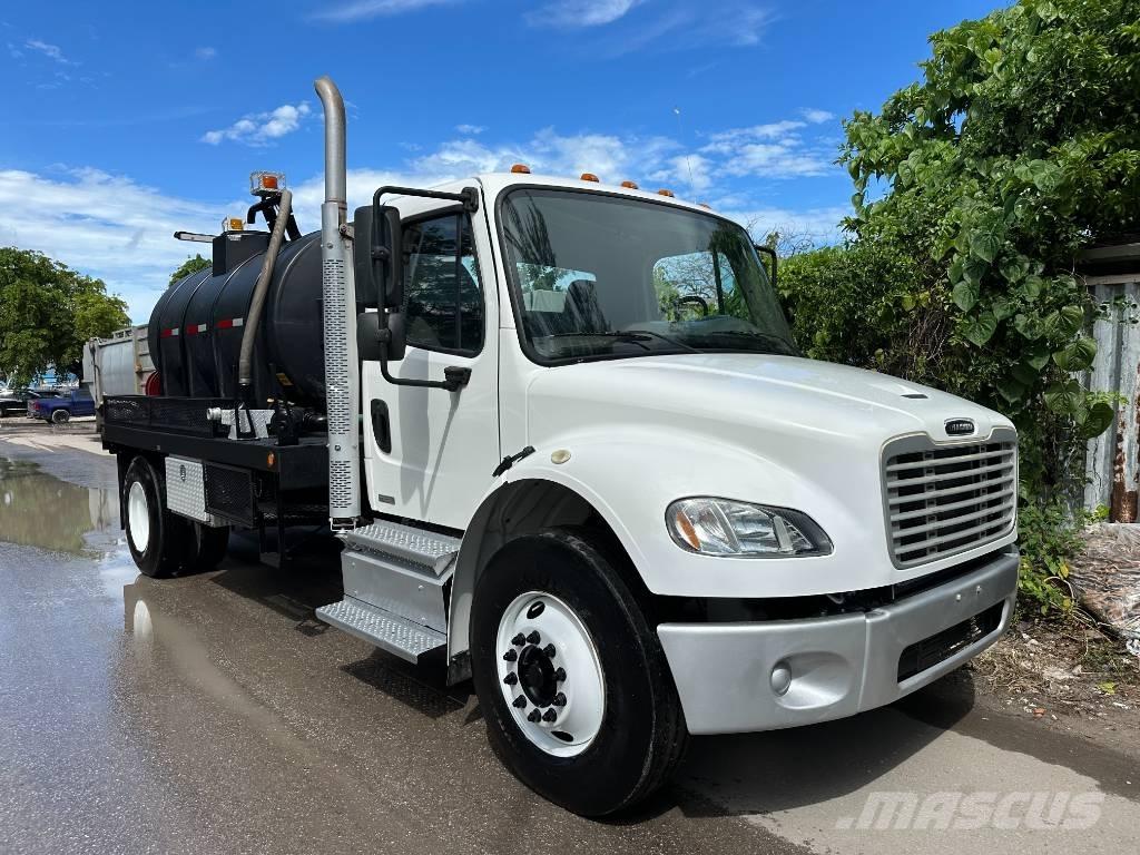 Freightliner M2 Saug- und Druckwagen