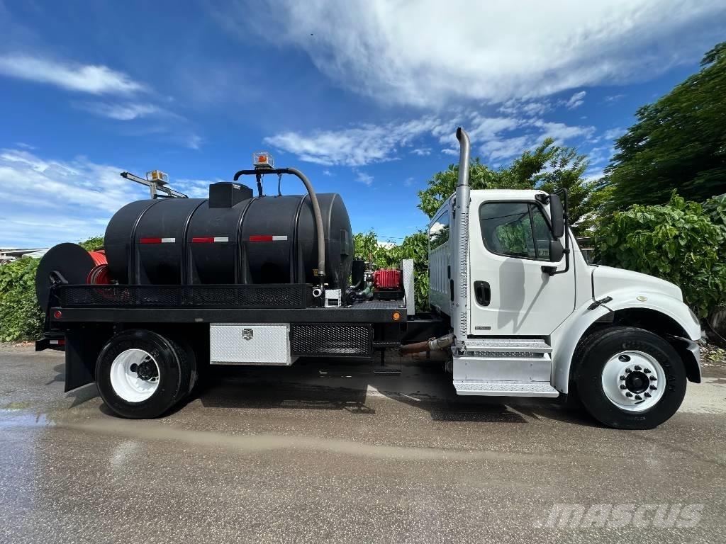 Freightliner M2 Saug- und Druckwagen