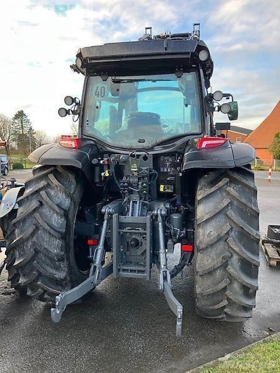 Valtra g135a Traktoren