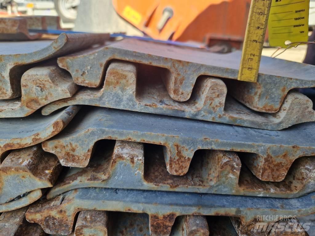 Volvo EC 200 Ketten