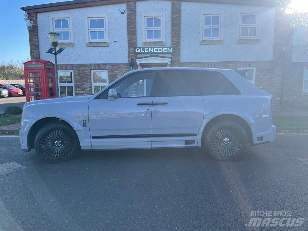 Rolls Royce Cullinan PKWs