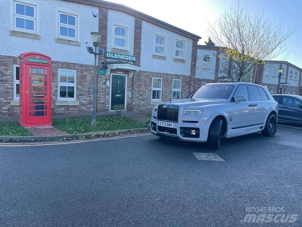 Rolls Royce Cullinan PKWs