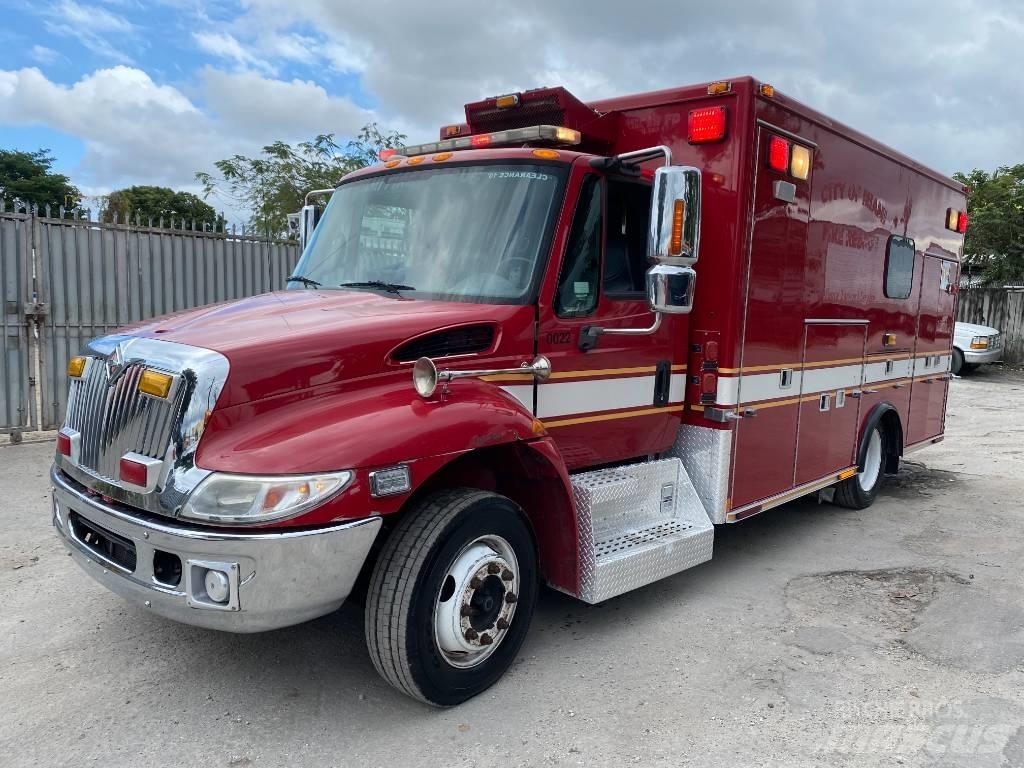 International 4300 Krankenwagen