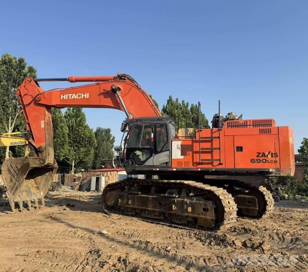 Hitachi ZX690LCH-5A Raupenbagger