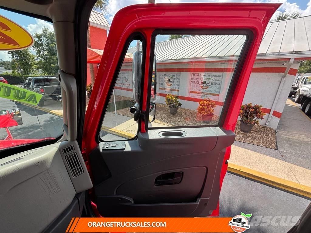 International 4300 Kofferaufbau