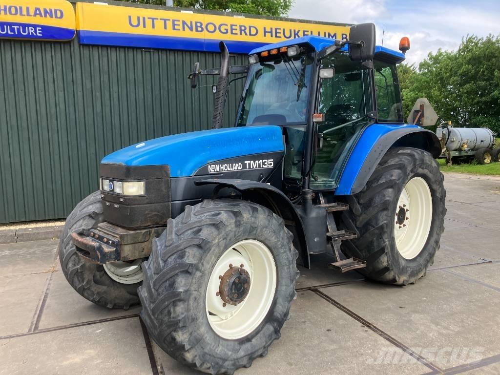 New Holland TM 135 Traktoren