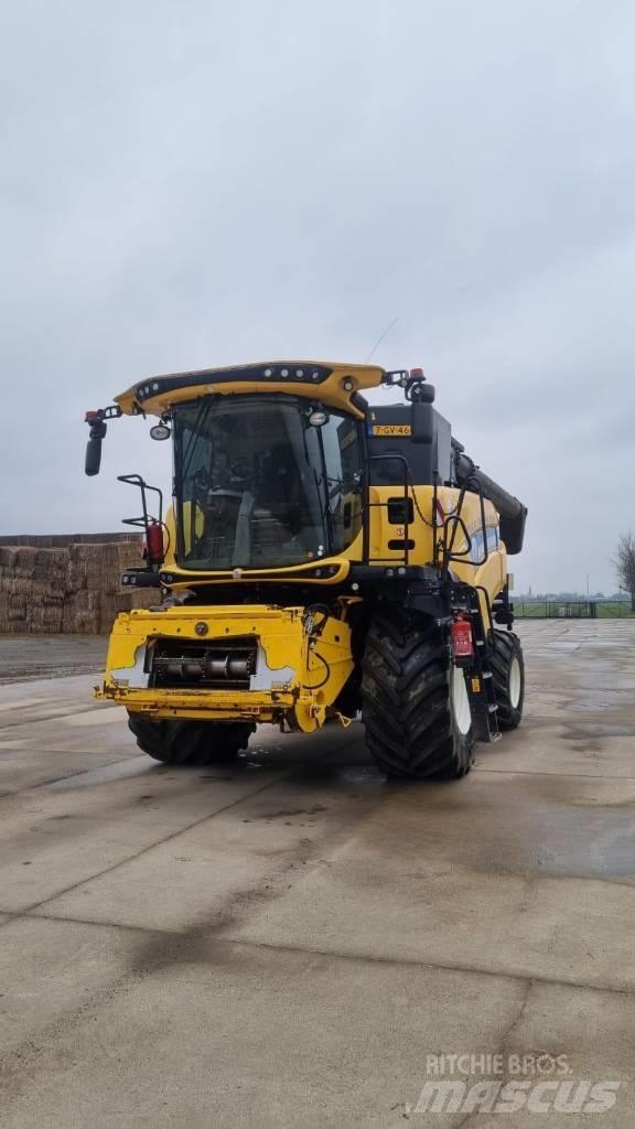New Holland CR 8.80 Mähdrescher
