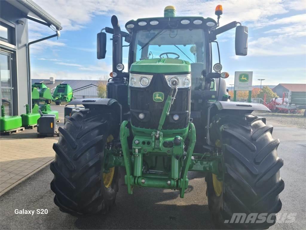 John Deere 6215R Traktoren