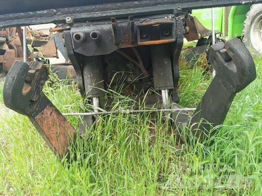 Valtra T 151 WOM Ausleger