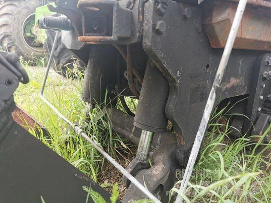 Valtra T 151 WOM Ausleger