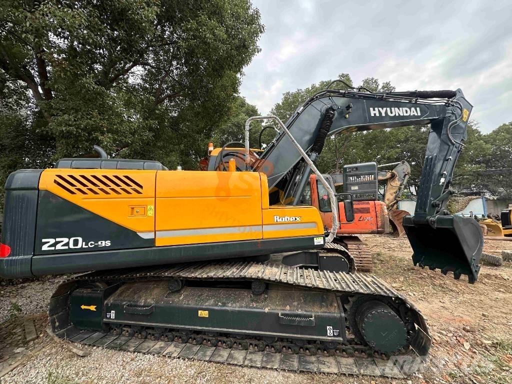 Hyundai Robex 220-9S Raupenbagger